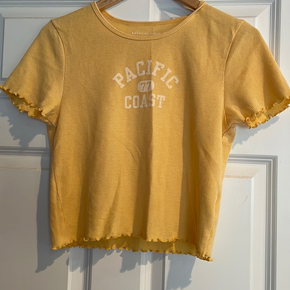 NWT Yellow American Eagle Shirt. Size L